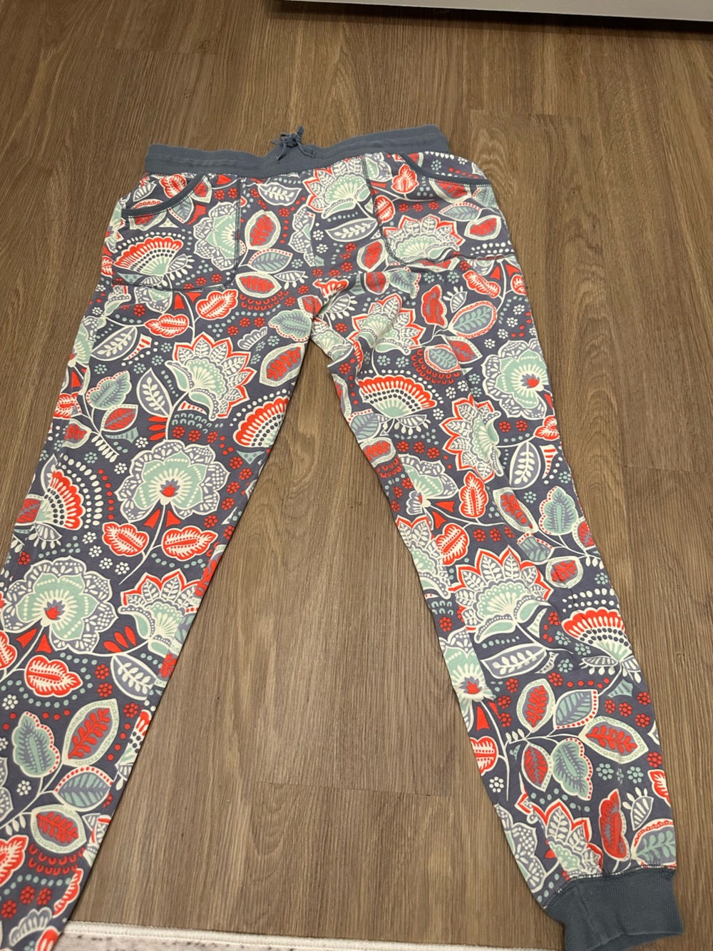 Vera Bradley Gray lounge pants with Coral & Mint Floral Prin
